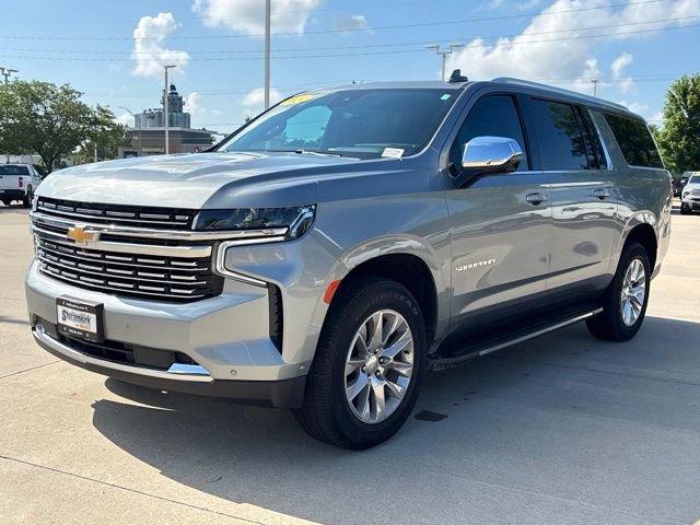 Used 2024 Chevrolet Suburban Premier w/ Advanced Technology Package AWD/4WD image 3