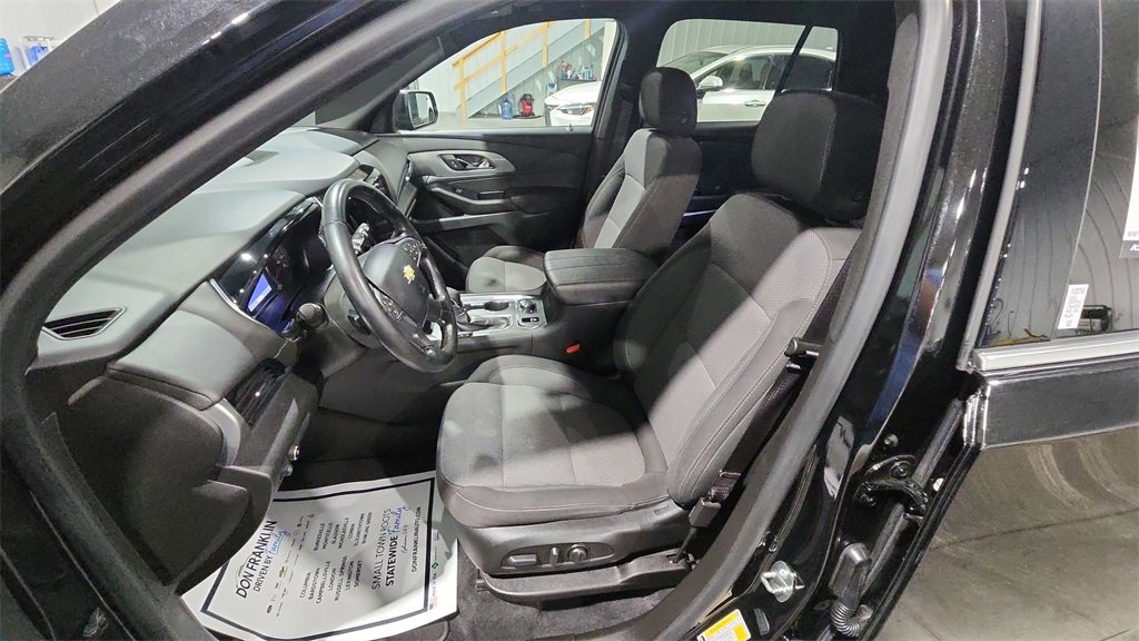 Used 2023 Chevrolet Traverse LT image 15