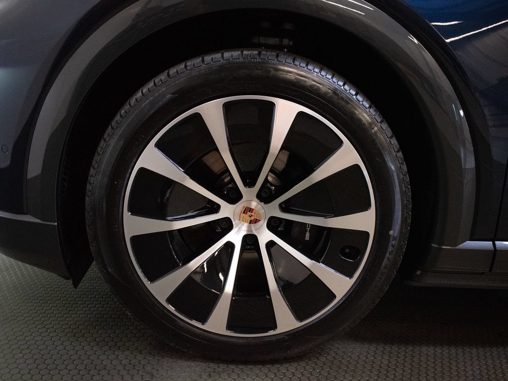 New 2026 Porsche Cayenne Electric AWD/4WD image 14