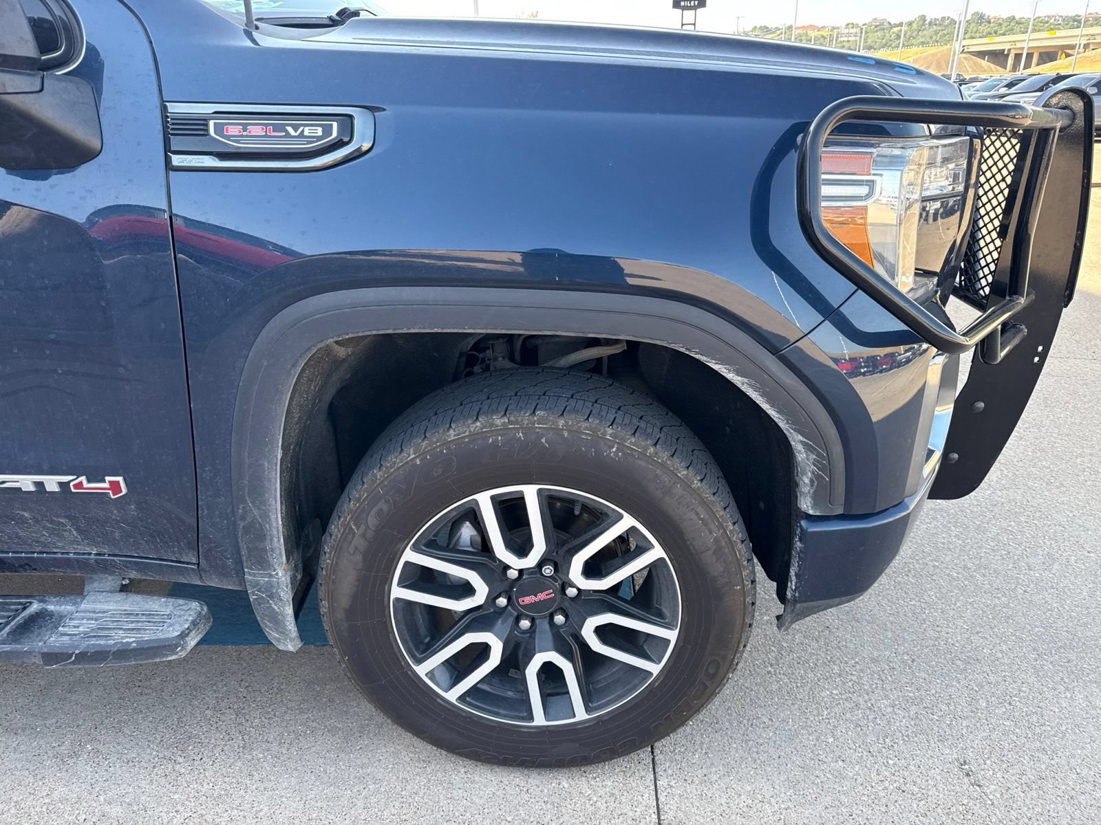 Used 2020 GMC Sierra 1500 AT4 w/ AT4 Premium Package AWD/4WD image 4
