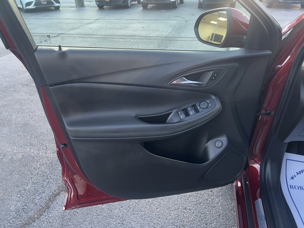 Used 2023 Buick Encore GX Select w/ Sport Touring Package image 17