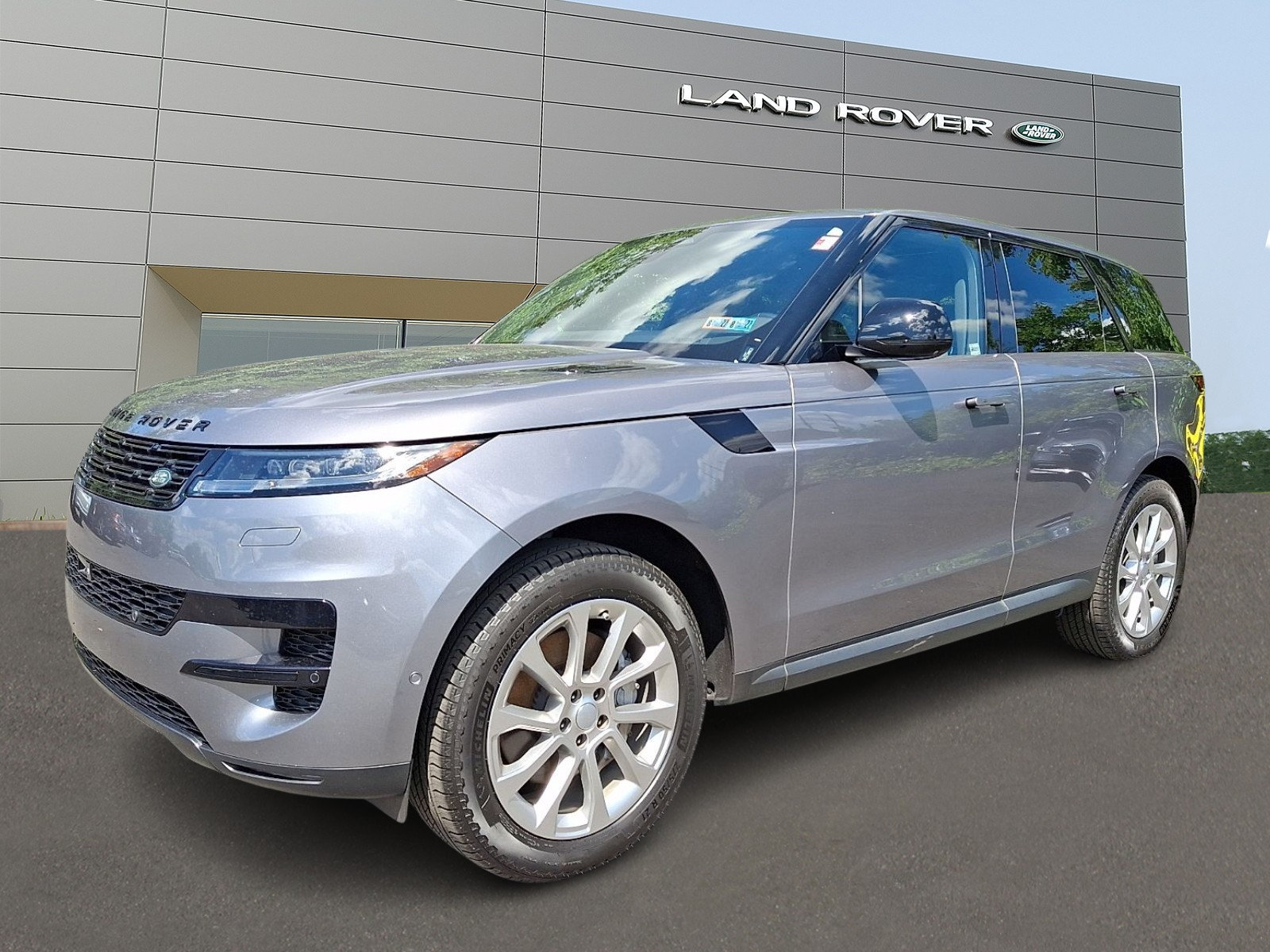 Used 2024 Land Rover Range Rover Sport SE AWD/4WD image 1