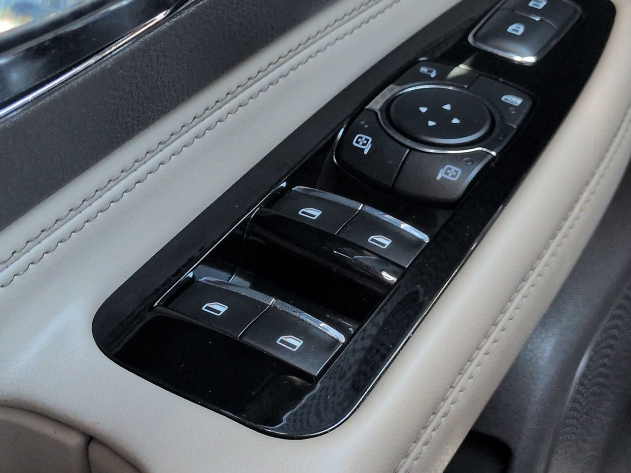 Used 2024 Lincoln Corsair Reserve FWD image 23