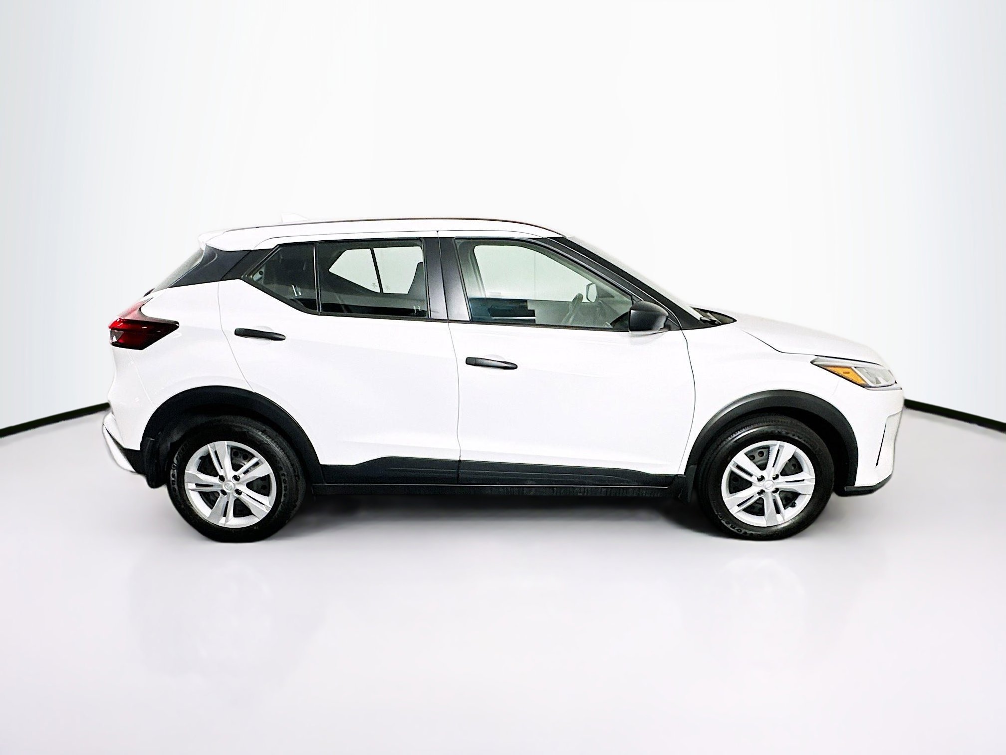 Used 2024 Nissan Kicks S image 10