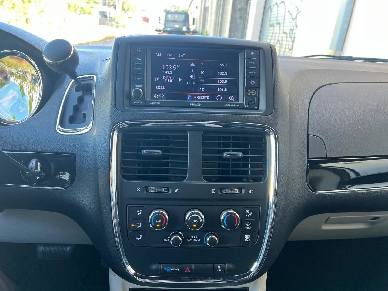 Used 2018 Dodge Grand Caravan SXT image 22