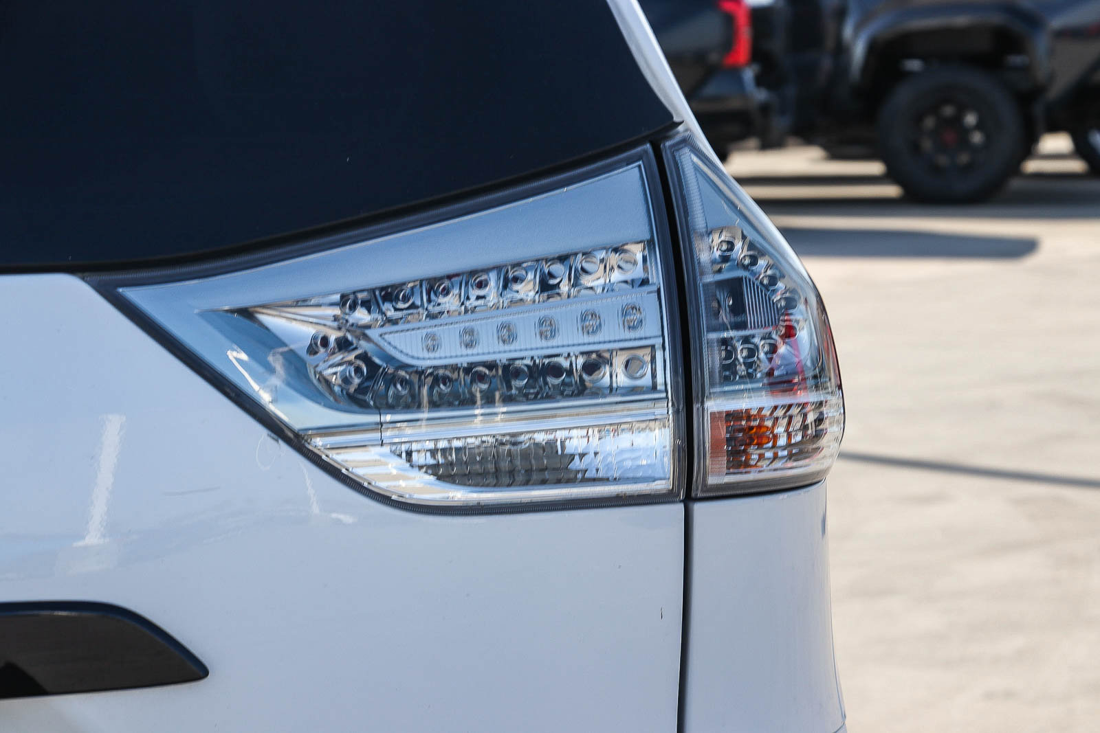 Used 2020 Toyota Sienna SE w/ Nightshade Edition FWD image 7