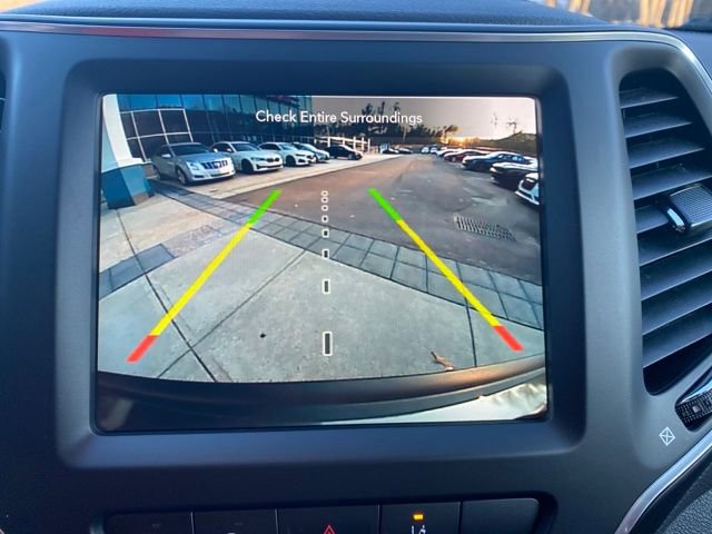 Used 2023 Jeep Cherokee Altitude Lux image 13