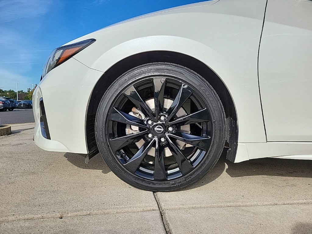 Used 2023 Nissan Maxima SR w/ Sport Mat Group FWD image 10
