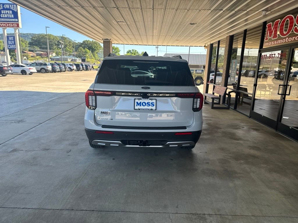 New 2026 Ford Explorer Active RWD image 5