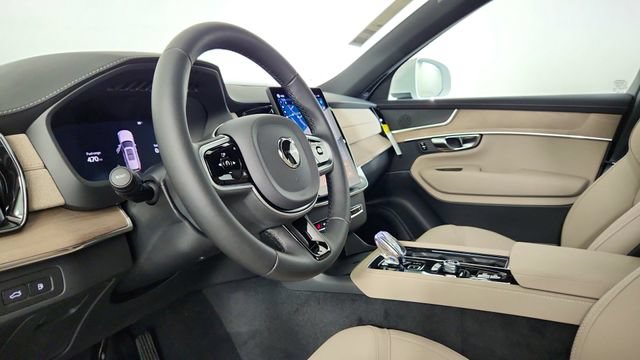 New 2026 Volvo XC90 T8 Plus w/ Protection Package AWD/4WD image 12