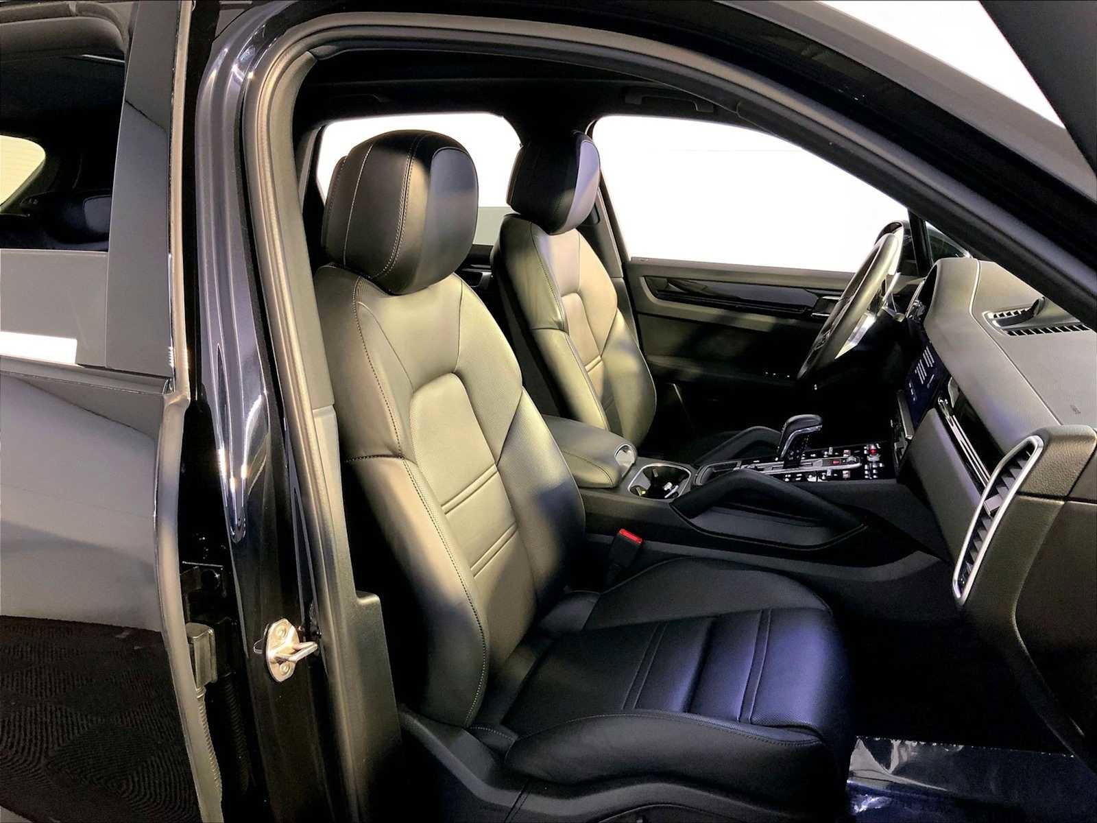 Certified 2022 Porsche Cayenne w/ Premium Package image 18