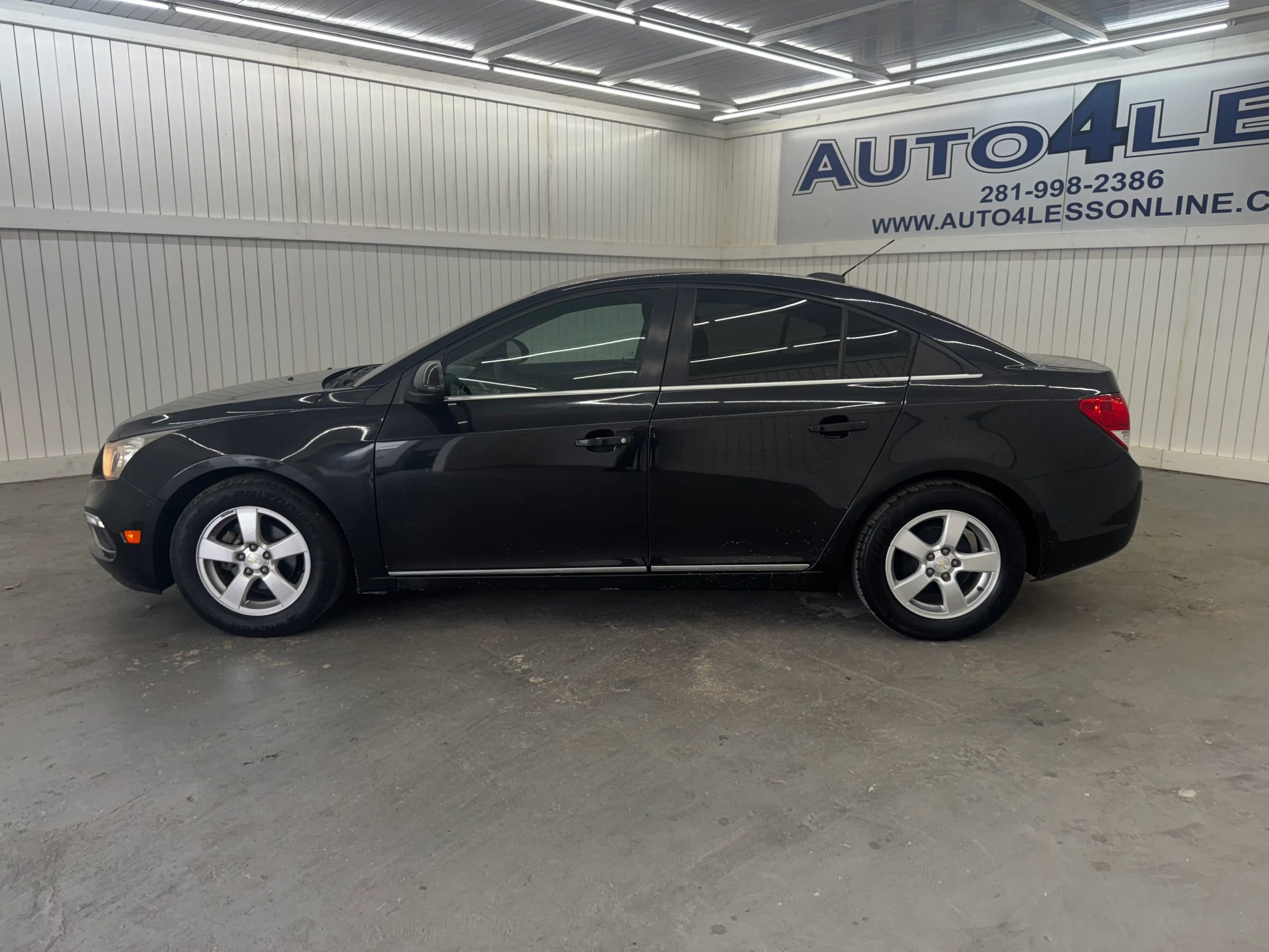 Used 2016 Chevrolet Cruze LT w/ Technology Package image 8