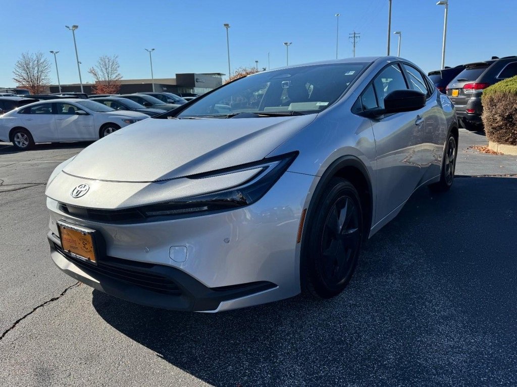 Used 2025 Toyota Prius LE image 8