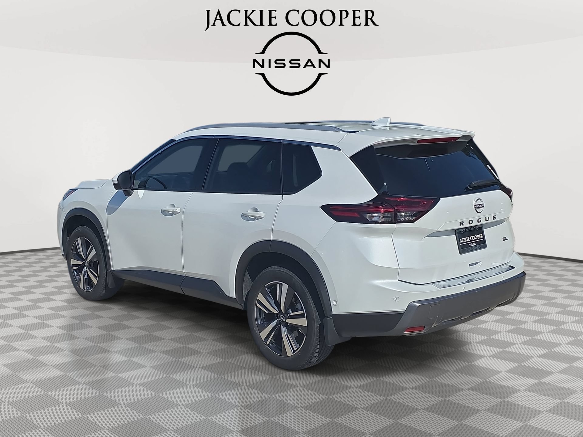 Used 2024 Nissan Rogue SL w/ SL Premium Package FWD image 7