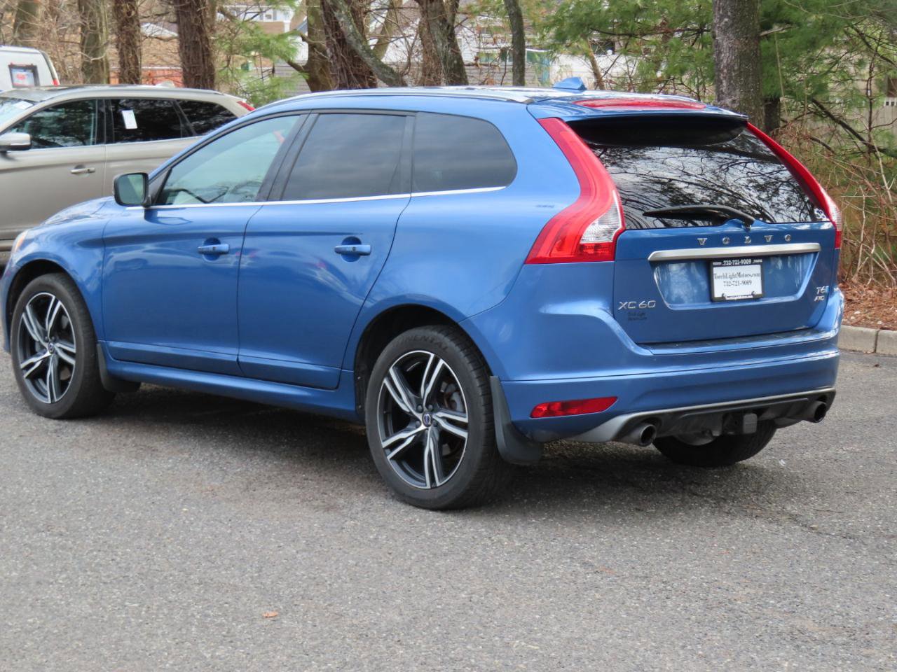Used 2017 Volvo XC60 T6 R-Design w/ Climate Package image 4