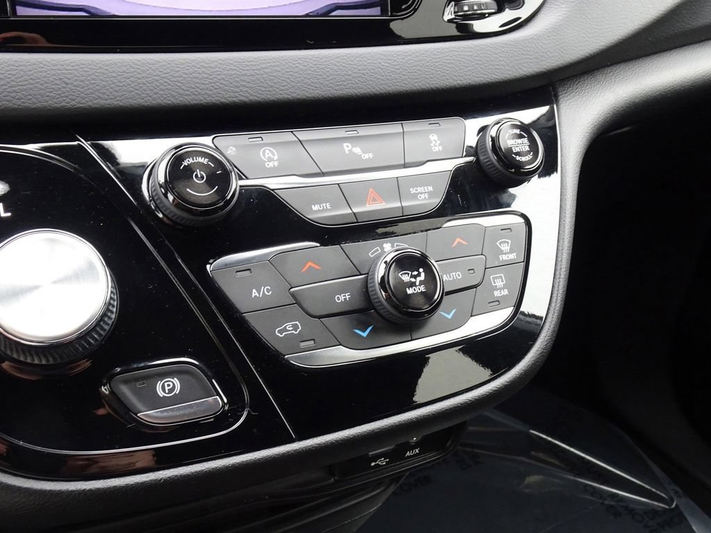 Used 2019 Chrysler Pacifica Touring Plus w/ S Appearance Package FWD image 19