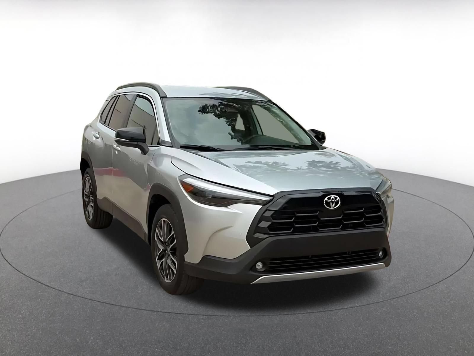 Used 2026 Toyota Corolla Cross XLE FWD image 3
