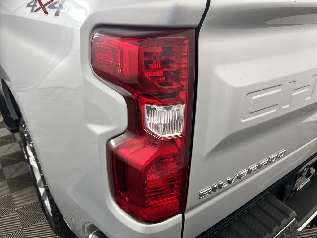 Certified 2022 Chevrolet Silverado 1500 LT AWD/4WD image 33