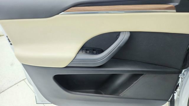 Used 2024 Tesla Model X AWD/4WD image 33