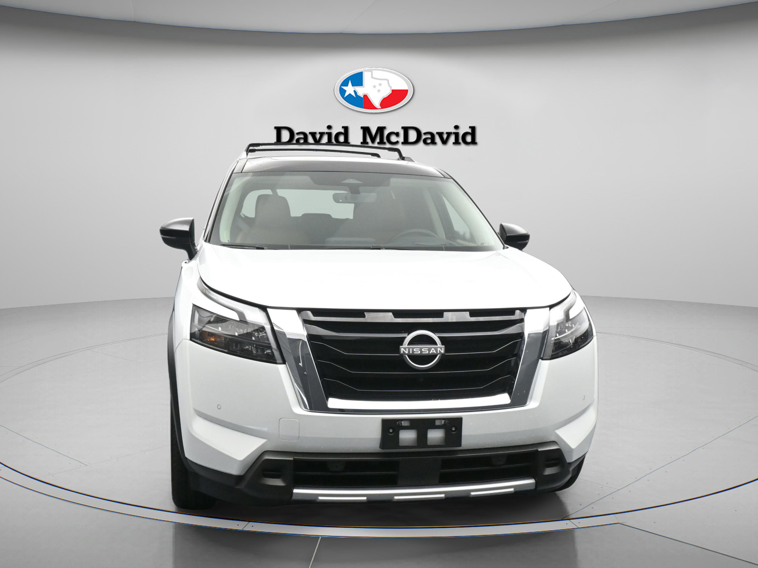 Used 2025 Nissan Pathfinder Platinum w/ Cargo Package AWD/4WD image 2