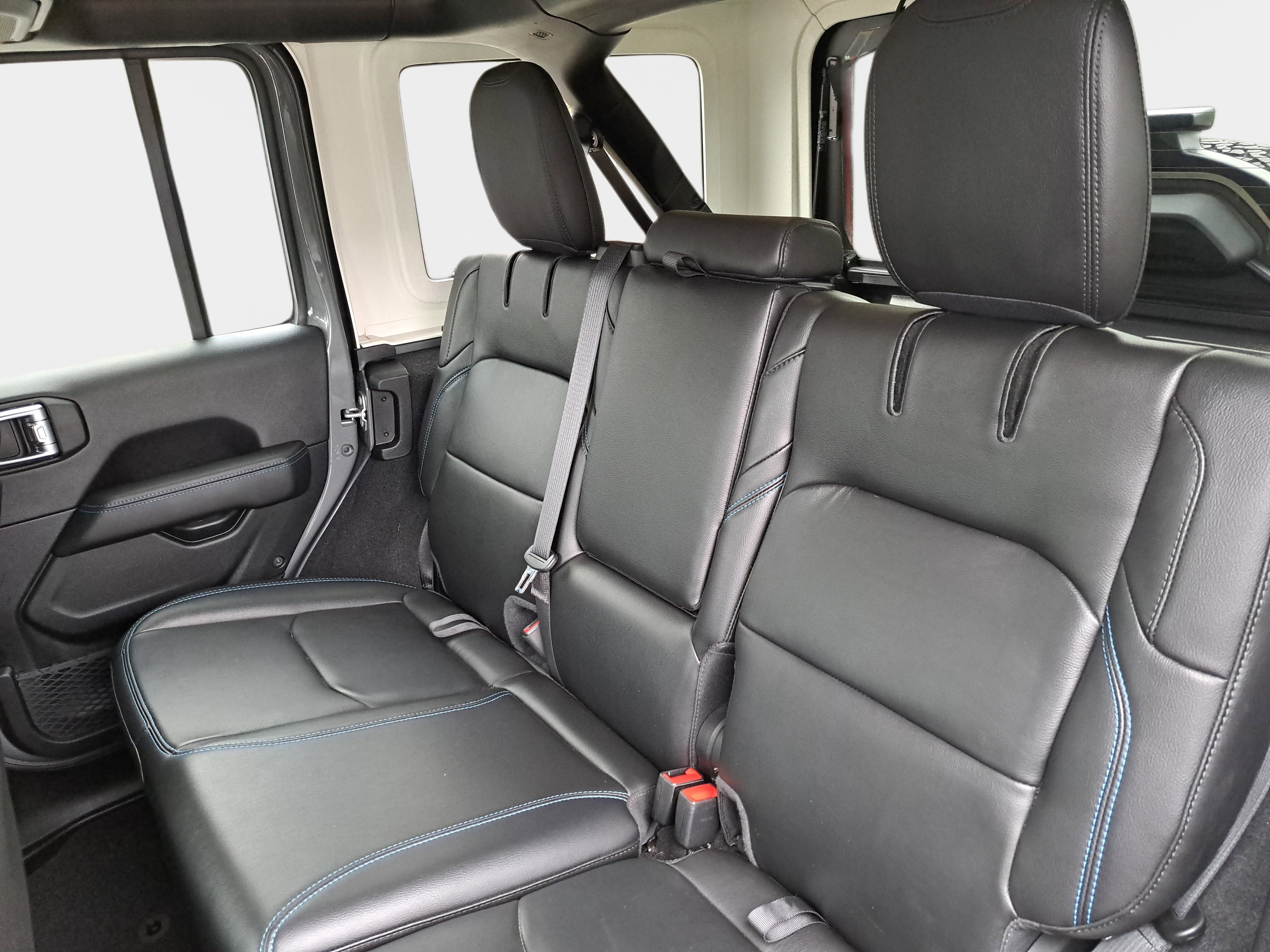 Used 2021 Jeep Wrangler Unlimited Rubicon 4xe w/ Steel Bumper Group image 14