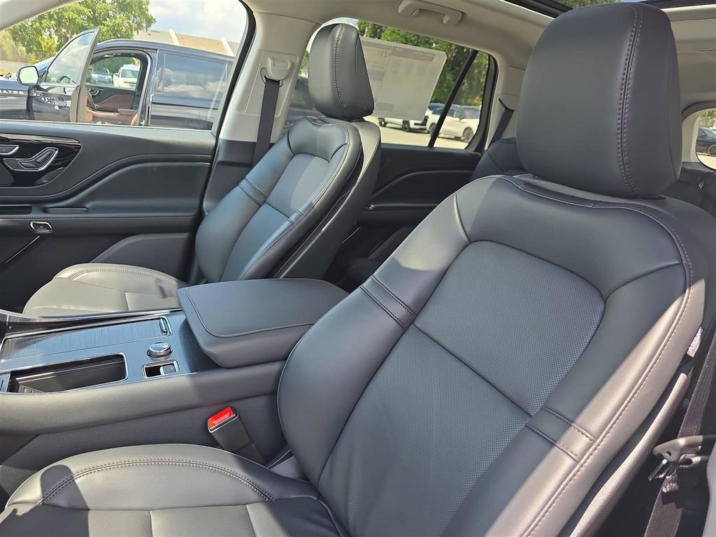New 2025 Lincoln Aviator 2WD w/ Equipment Group 101A image 18