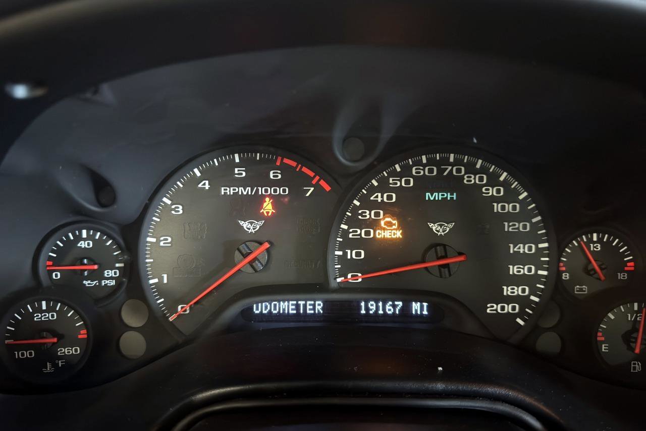 Used 1997 Chevrolet Corvette Coupe w/ Memory Pkg RWD image 74