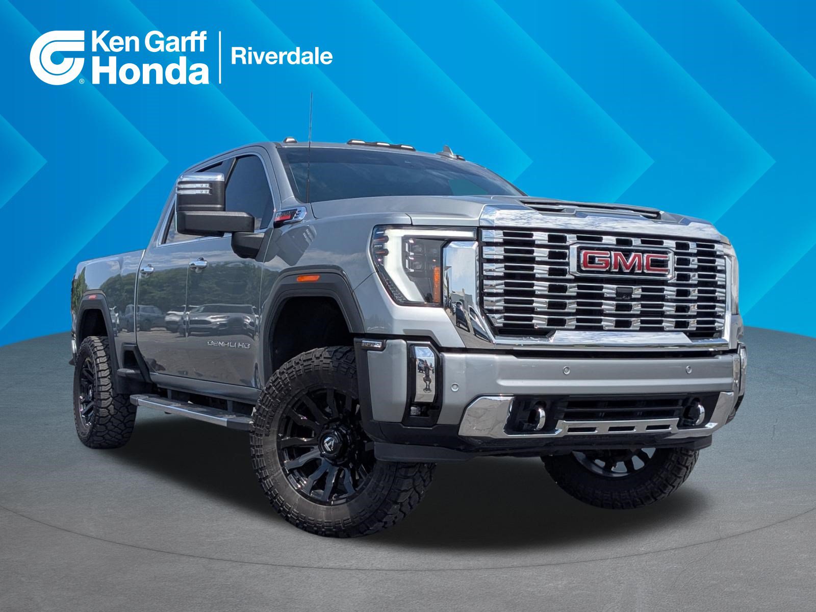 Used 2024 GMC Sierra 3500 Denali w/ Technology Package AWD/4WD image 1
