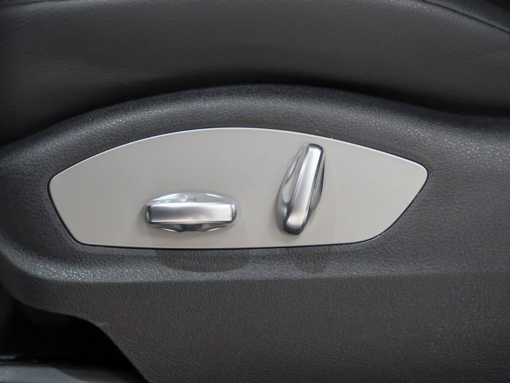 Certified 2021 Porsche Macan image 24