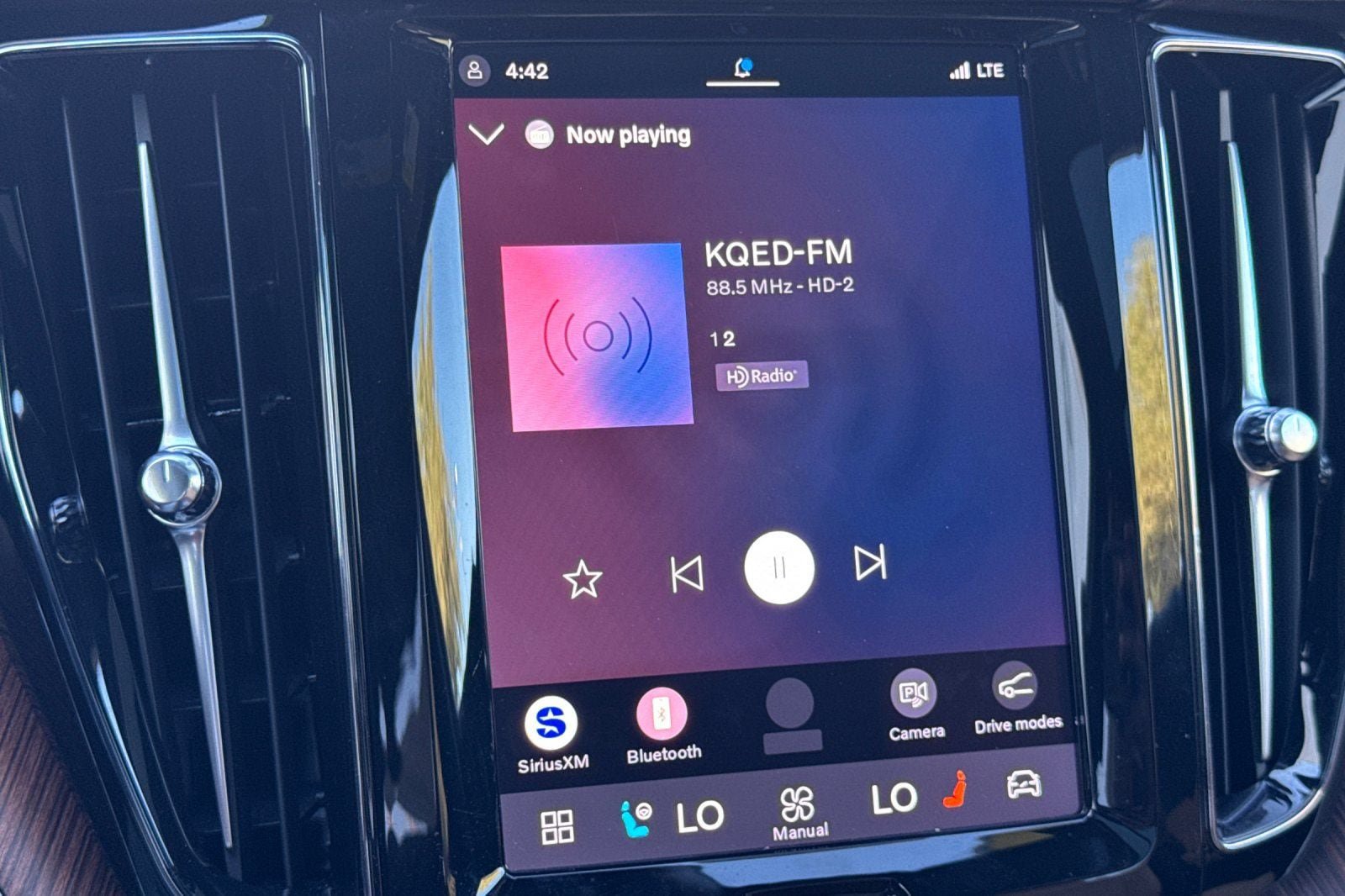Certified 2025 Volvo XC60 T8 Ultra w/ Climate Package AWD/4WD image 21