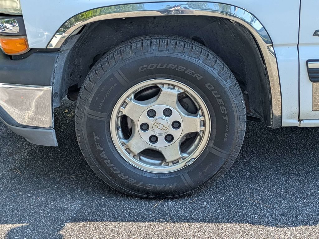 Used 2001 Chevrolet Silverado 1500 LS w/ Firm Ride Suspension Pkg RWD image 11