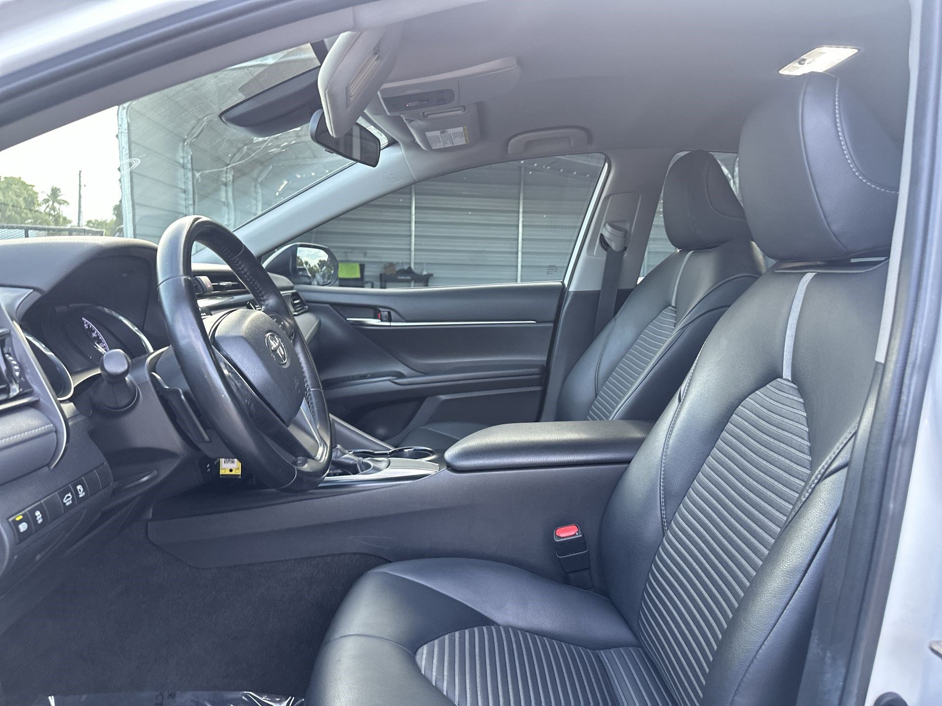 Used 2019 Toyota Camry SE FWD image 13