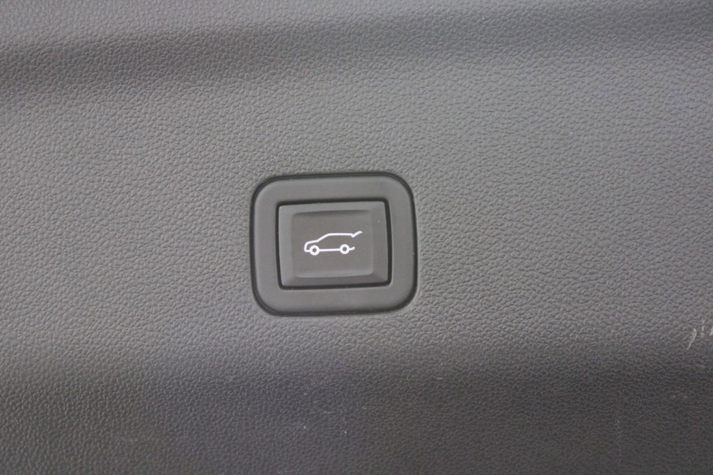 Used 2024 Cadillac Escalade ESV Sport RWD image 17
