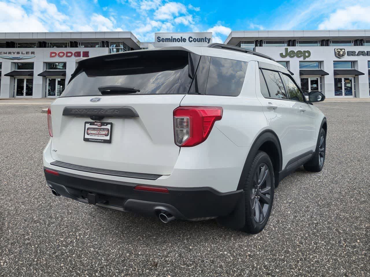Used 2023 Ford Explorer XLT w/ Equipment Group 202A RWD image 8