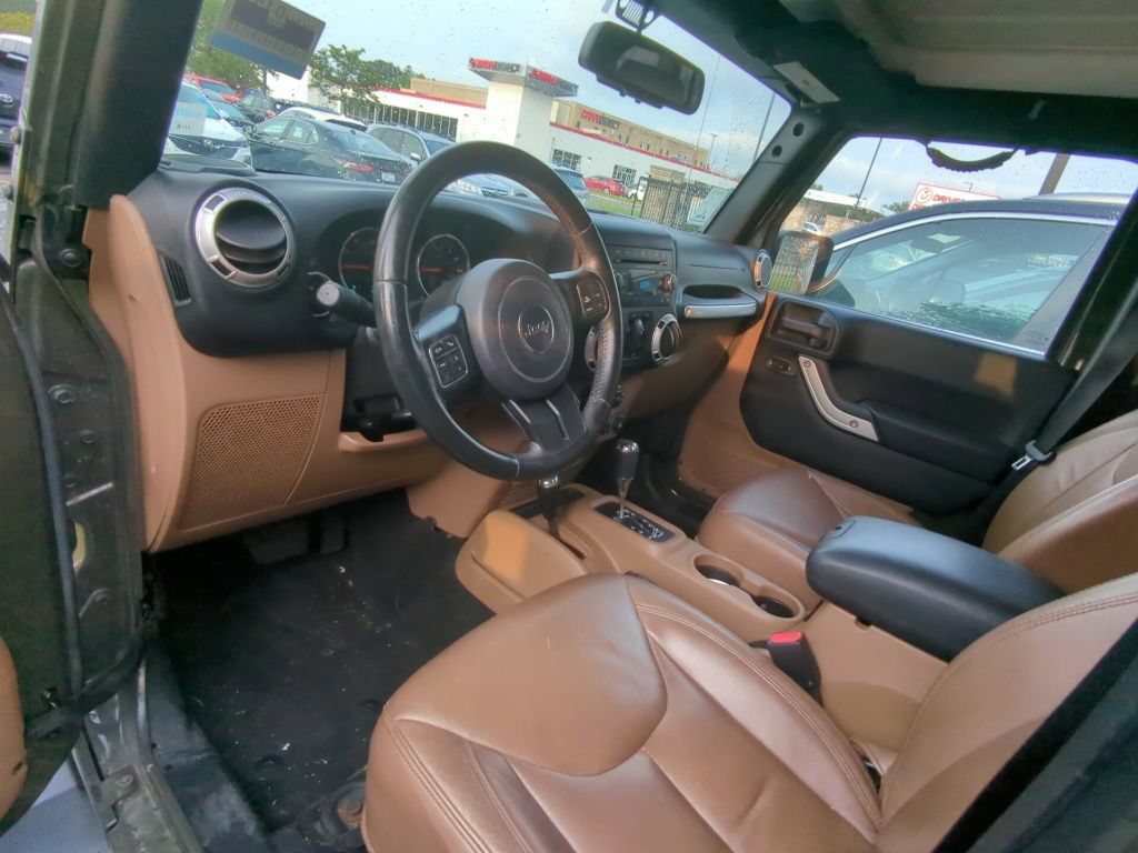 Used 2016 Jeep Wrangler Unlimited Sahara w/ Connectivity Group AWD/4WD image 7