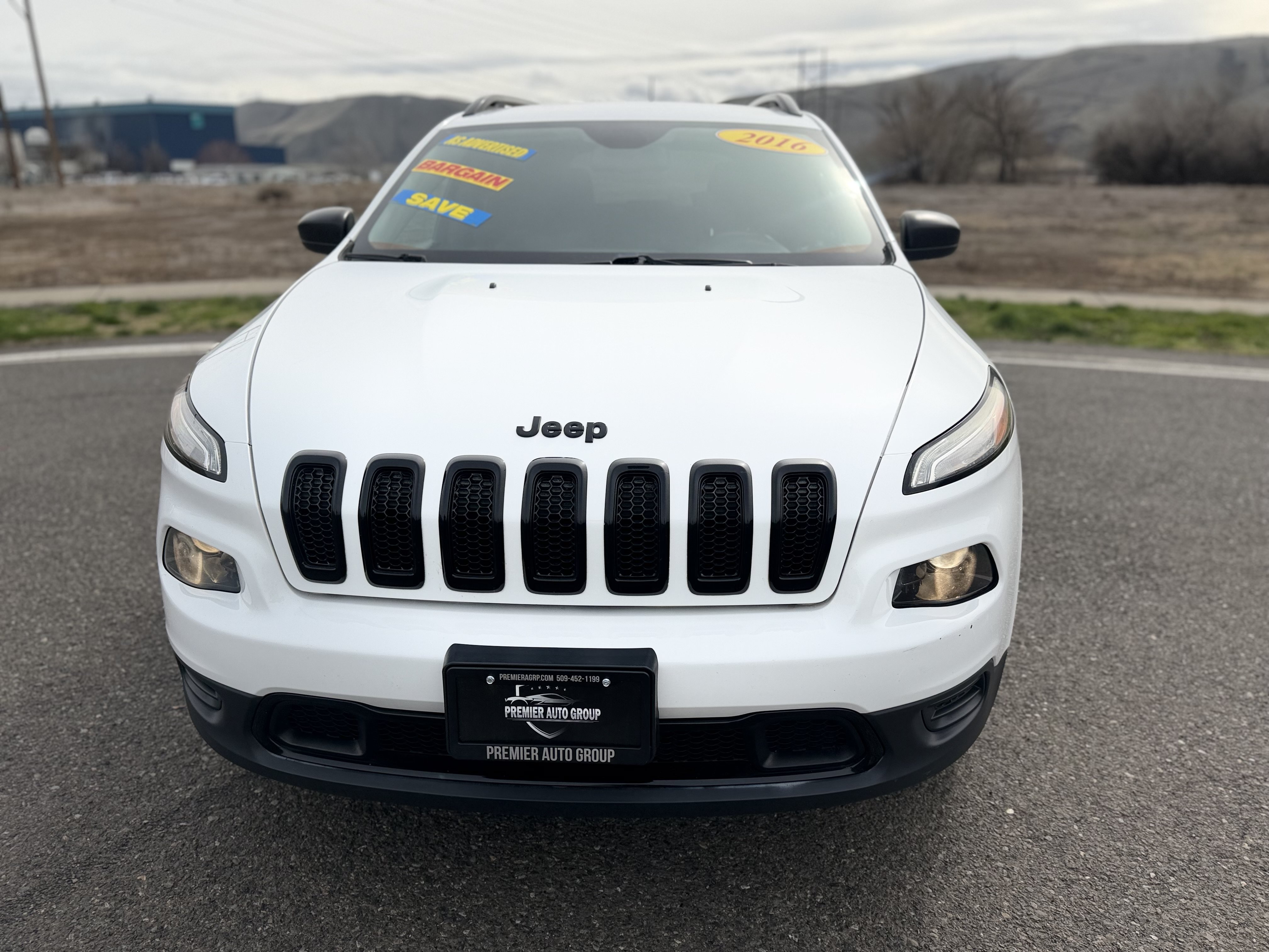 Used 2016 Jeep Cherokee Sport w/ Cold Weather Group AWD/4WD image 3