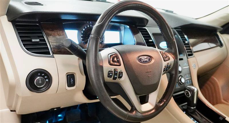 Used 2016 Ford Taurus Limited FWD image 11
