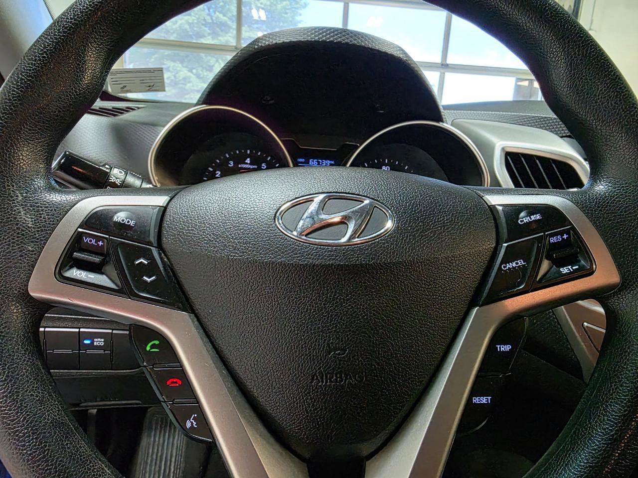 Used 2016 Hyundai Veloster FWD image 26