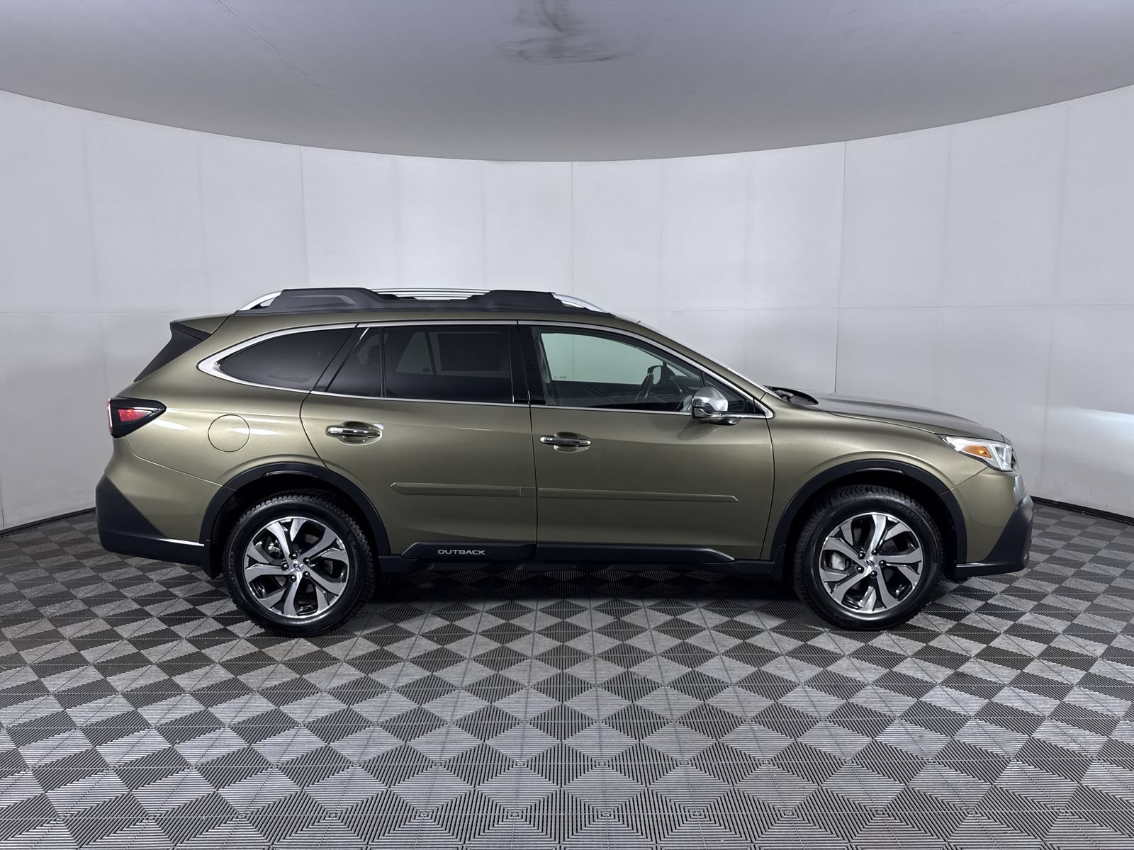 Used 2020 Subaru Outback Touring XT AWD/4WD image 10