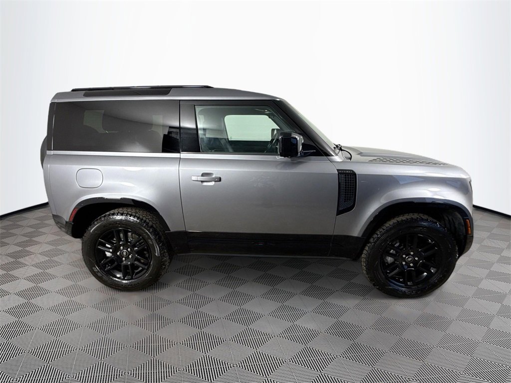 Used 2022 Land Rover Defender 90 X-Dynamic S image 9