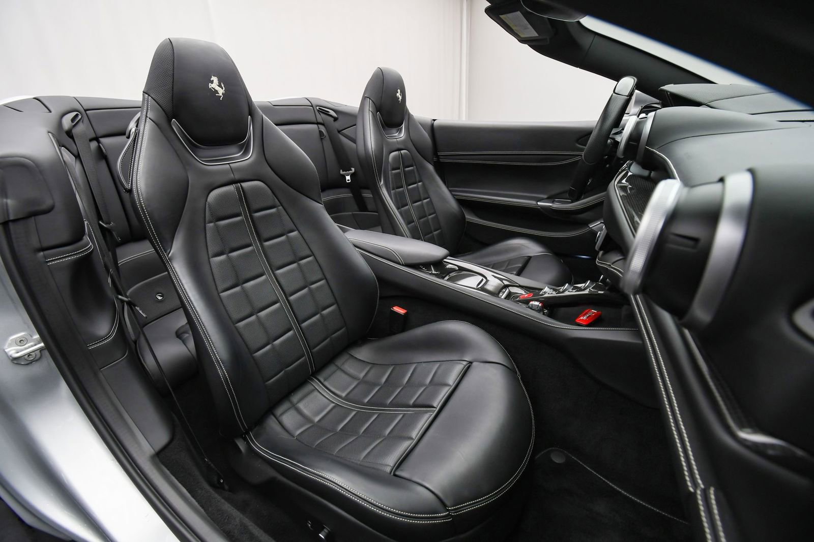 Used 2019 Ferrari Portofino image 17