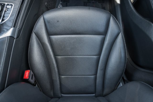 Used 2019 Mercedes-Benz GLC 300 4MATIC image 30