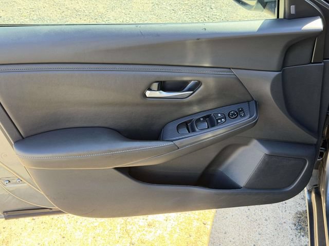 Used 2024 Nissan Sentra SV FWD image 17