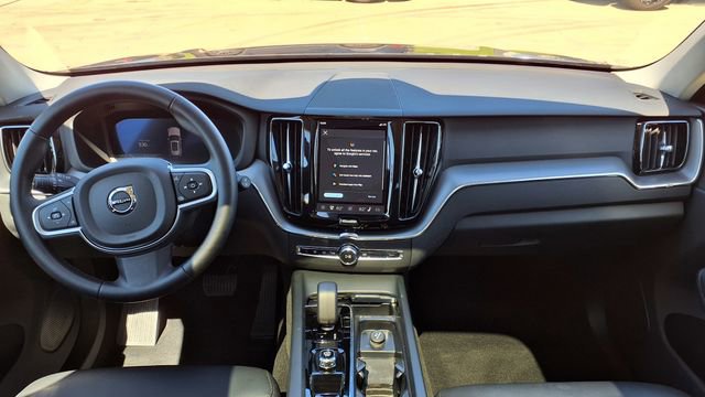Used 2025 Volvo XC60 B5 Core image 21