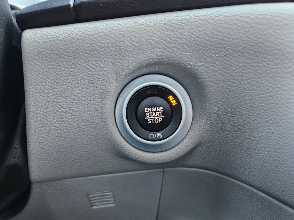 Used 2024 Chrysler Pacifica Touring-L image 25