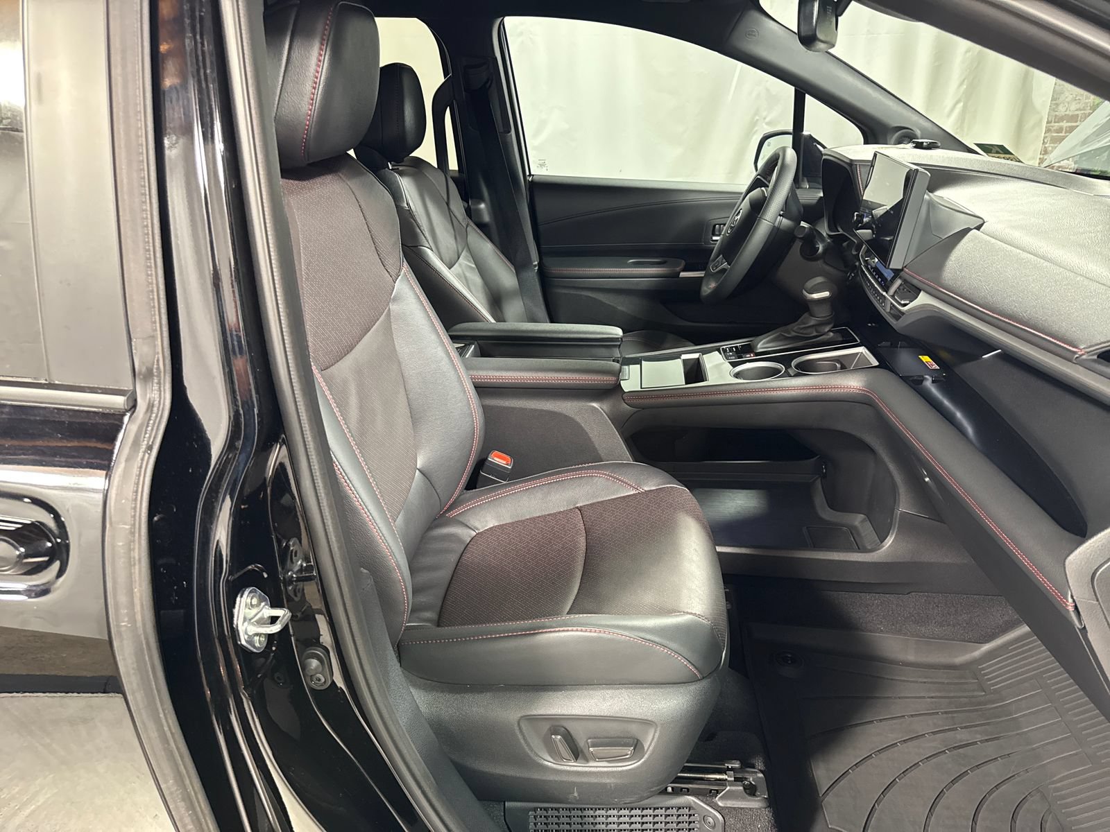 Used 2025 Toyota Sienna XSE w/ XSE Premium Package AWD/4WD image 37