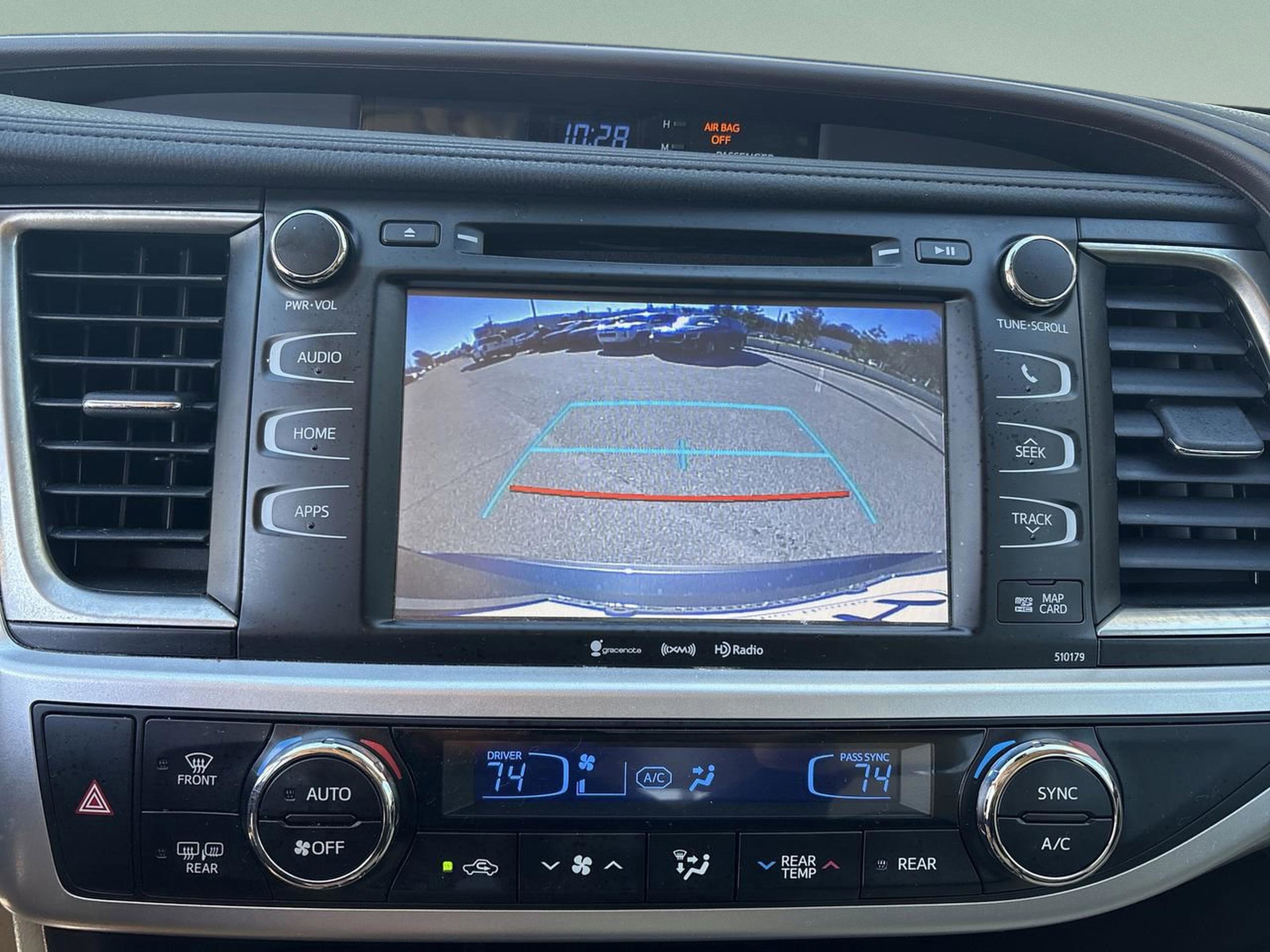 Used 2018 Toyota Highlander SE image 20