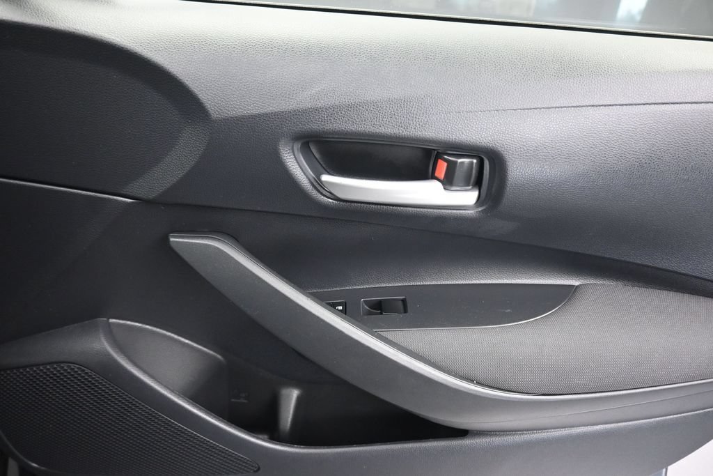 Used 2021 Toyota Corolla LE w/ Carpet Mat Package (TMS) FWD image 38