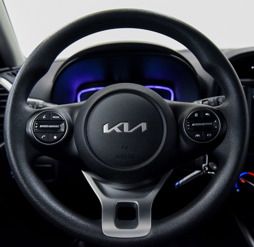 Used 2025 Kia Soul LX w/ LX Technology Package FWD image 24