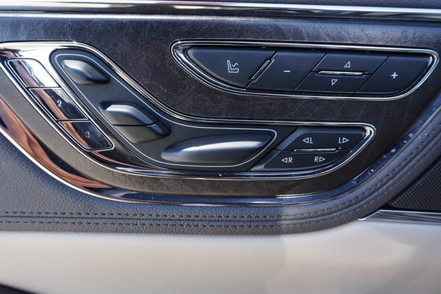 Used 2019 Lincoln Continental Select image 9